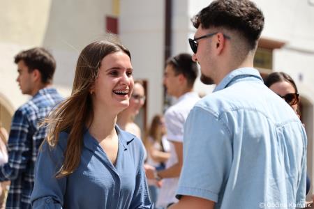 Kamnik danes v znamenju maturantske četvorke, v kateri je zaplesalo preko 200 maturantk in maturantov (83)